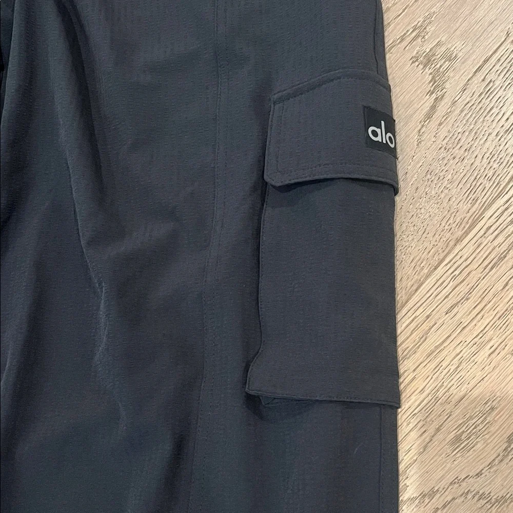 ALO Yoga Black Cargo Pants NWOT - Picture 2 of 5
